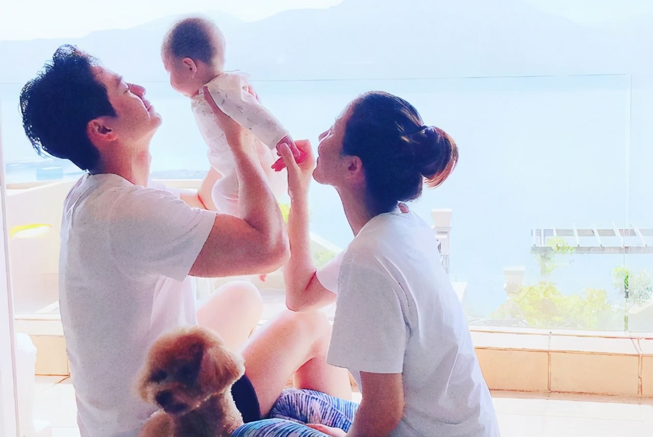 杨怡罗仲谦宣布改名,新名字寓意多子多福,黎姿也曾为生子改名